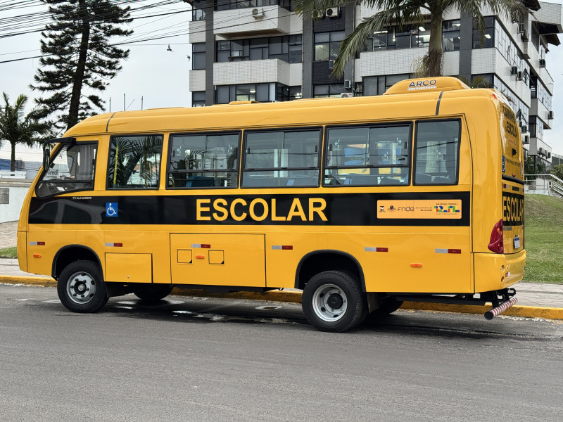 novo-onibus-escolar-para-capao-da-canoa