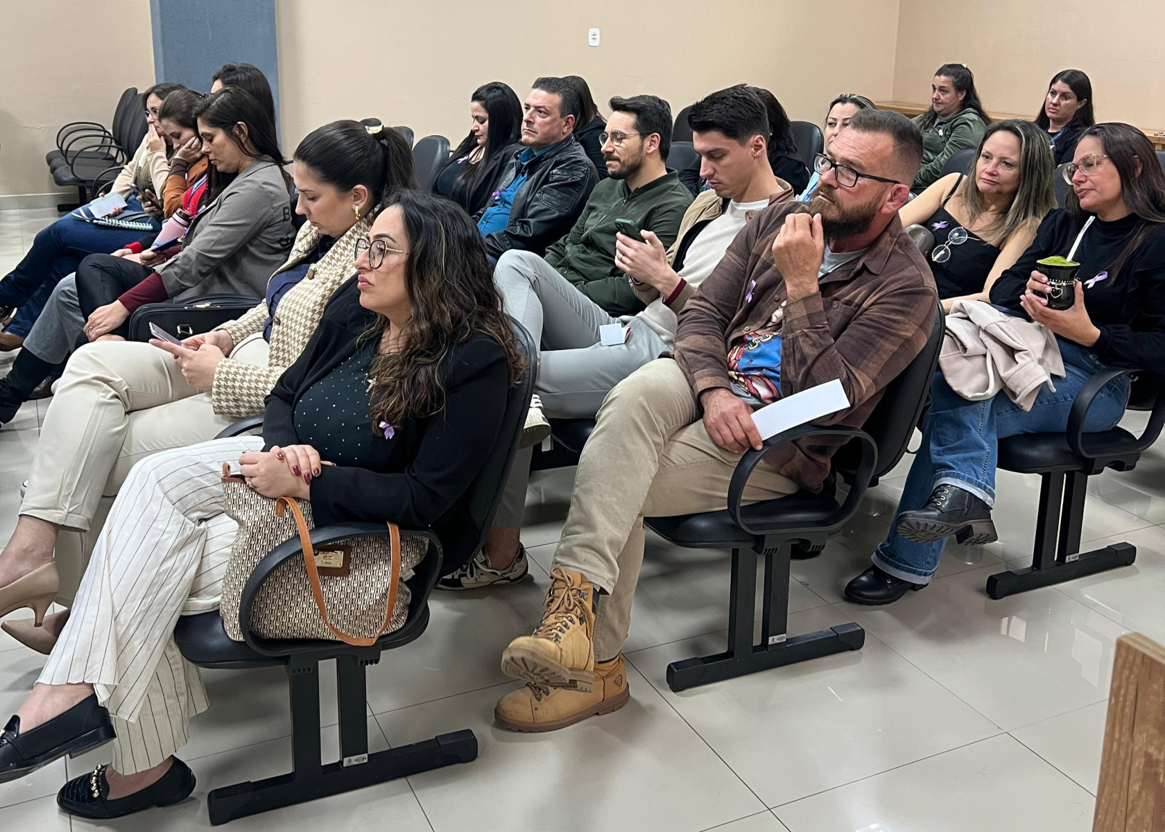Roda de conversa agosto lilás.jpg