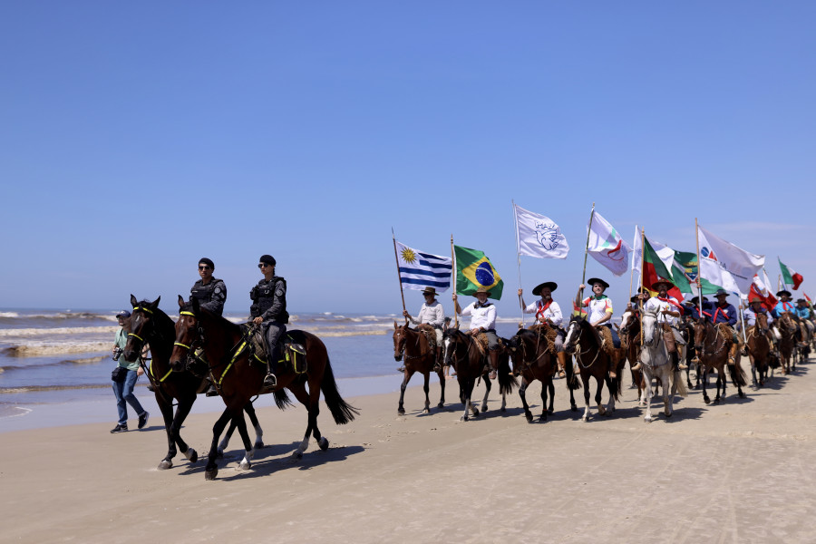 cavalgada-do-mar-completa-40-edicoes-e-passara-por-capao-da-canoa-no-dia-25-de-janeiro