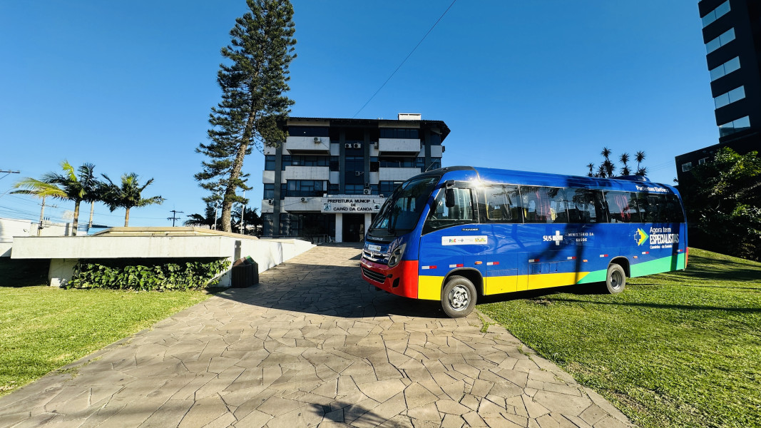micro-onibus-do-programa-federal-agora-tem-especialistas-chega-em-capao-da-canoa