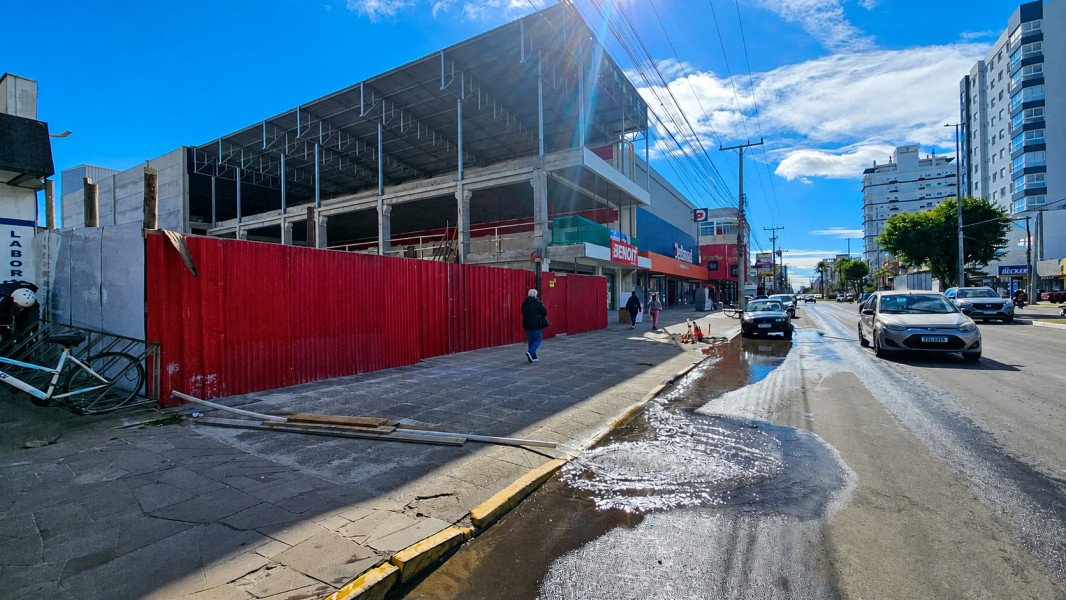 prefeitura-aciona-fiscalizacao-apos-reclamacoes-sobre-agua-na-via
