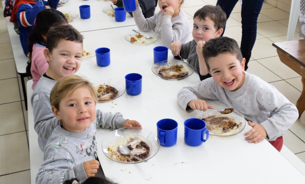 merenda-escolar-alinha-nutricao-aprendizado-e-cuidado-com-os-estudantes